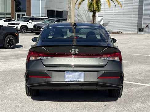 Used 2025 Hyundai Elantra SEL w/ Cargo Package image 4