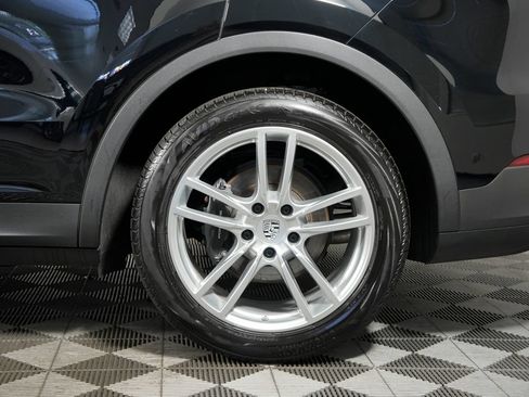 Certified 2023 Porsche Cayenne AWD/4WD image 14
