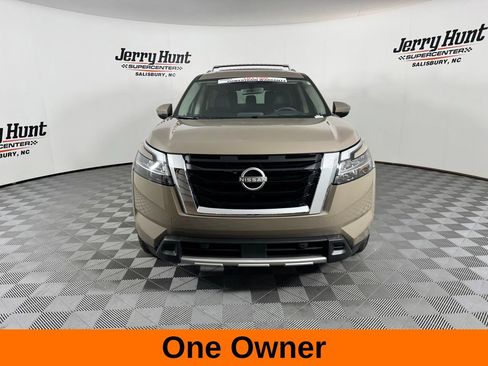 Used 2024 Nissan Pathfinder Platinum image 5