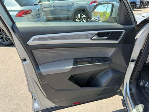 Certified 2023 Volkswagen Atlas Cross Sport SE AWD/4WD image 17