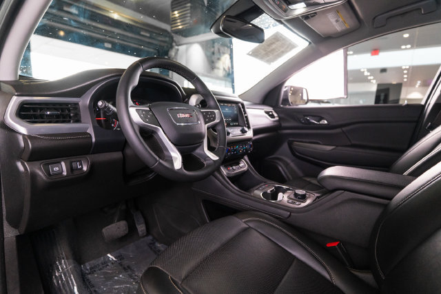 Used 2023 GMC Acadia SLT AWD/4WD image 4