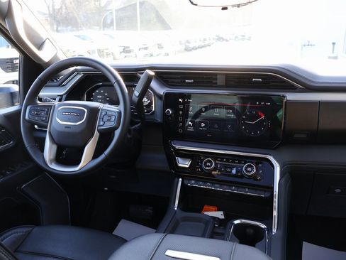 Used 2024 GMC Sierra 2500 Denali w/ Denali Reserve Package image 33