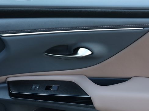 Used 2025 Lexus ES 350 w/ Premium Package image 33