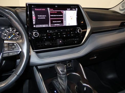 Used 2021 Toyota Highlander Platinum image 48