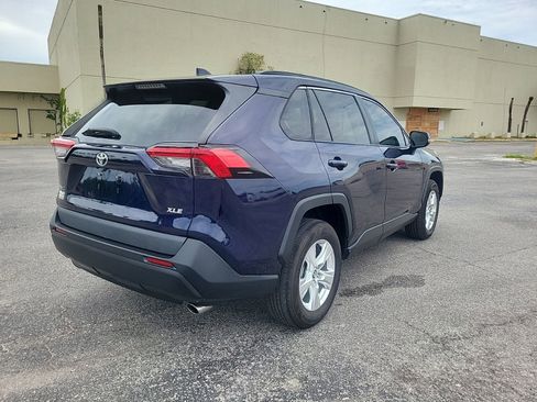 Used 2021 Toyota RAV4 XLE w/ Convenience Package FWD image 6