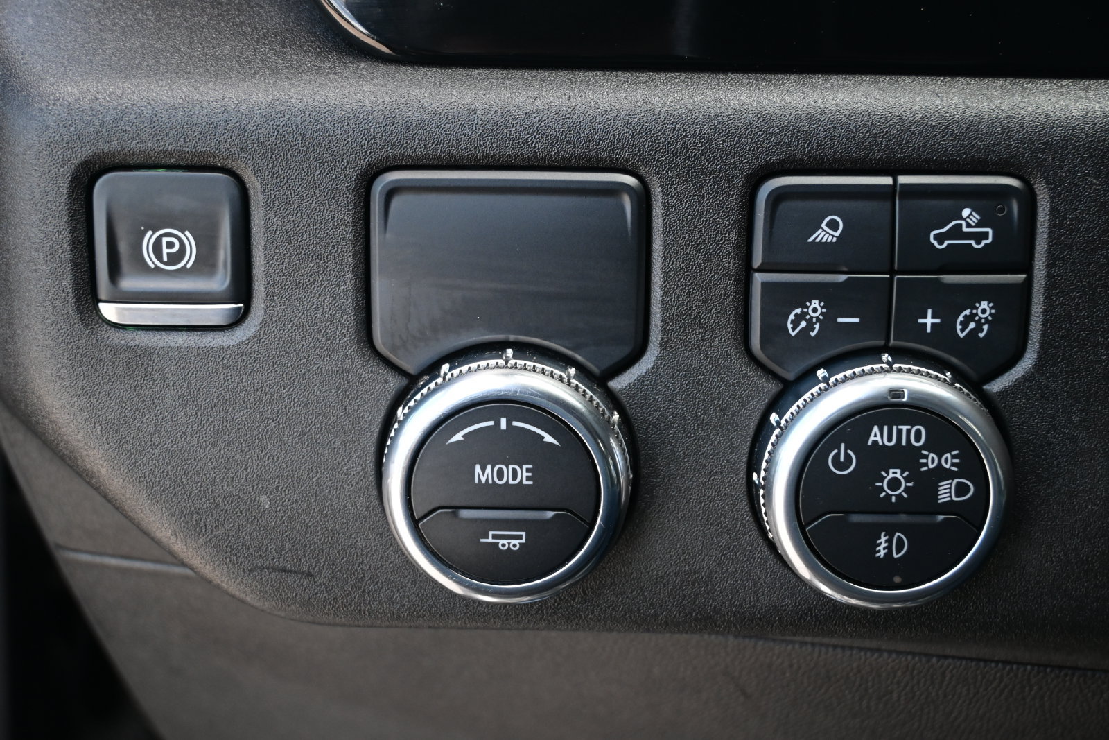 Used 2025 GMC Sierra 1500 SLT RWD image 11