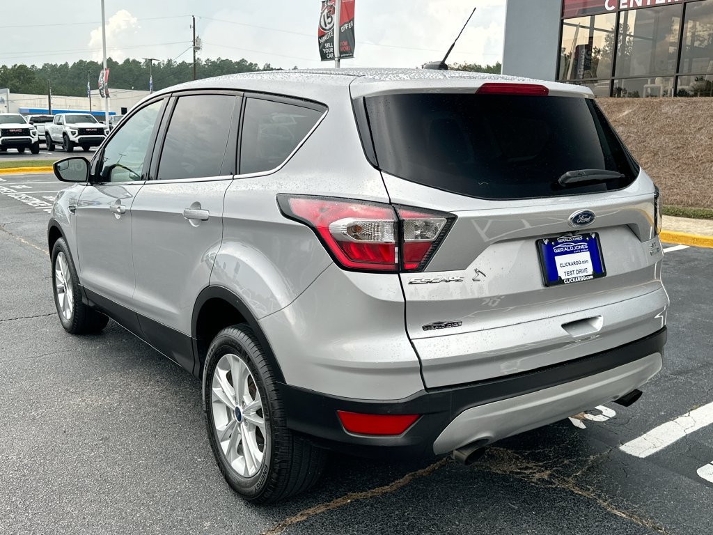 Used 2017 Ford Escape SE w/ SE Cold Weather Package AWD/4WD image 6
