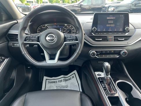 Used 2024 Nissan Altima 2.5 SR FWD image 11