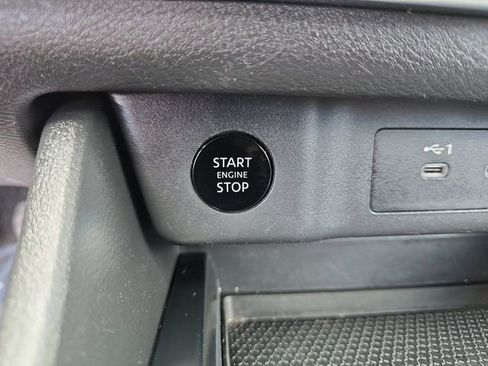 Used 2025 Nissan Rogue SV FWD image 30