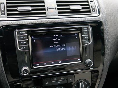 Used 2017 Volkswagen Jetta Sport image 27