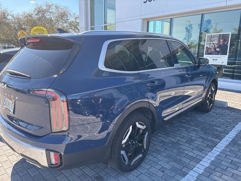Used 2024 Kia Telluride EX w/ EX Captain's Chair Package image 19