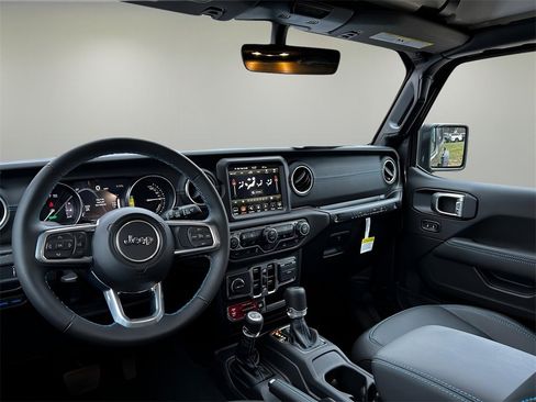 Used 2023 Jeep Wrangler Unlimited Rubicon 4xe image 12