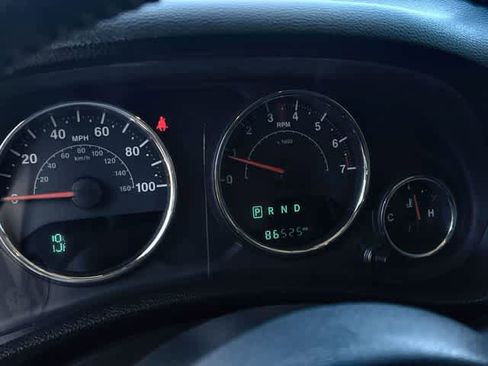 Used 2018 Jeep Wrangler Unlimited Sahara w/ Connectivity Group image 19