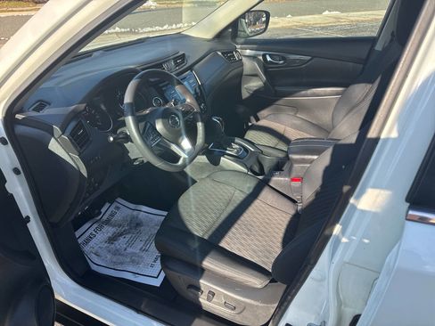 Used 2017 Nissan Rogue SV image 5