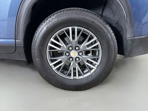 Used 2025 Chevrolet Traverse LT FWD image 34