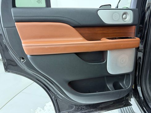 Used 2019 Lincoln Navigator Reserve image 25