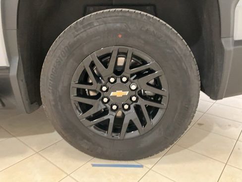 Used 2025 Chevrolet Silverado EV LT image 29