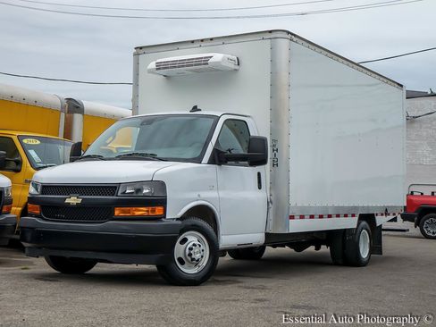 Used 2024 Chevrolet Express 3500 w/ Power Convenience Package RWD image 2