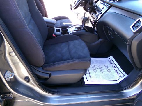 Used 2015 Nissan Rogue S AWD/4WD image 23