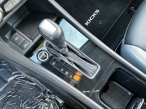 Used 2021 Nissan Kicks SR w/ SR Premium Package FWD image 15