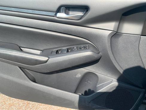 Used 2025 Nissan Altima 2.5 SV FWD image 13