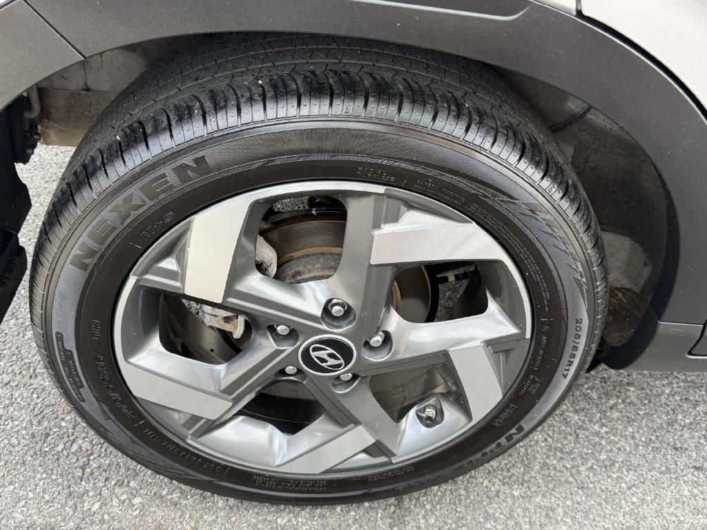 Certified 2024 Hyundai Venue SEL FWD image 9