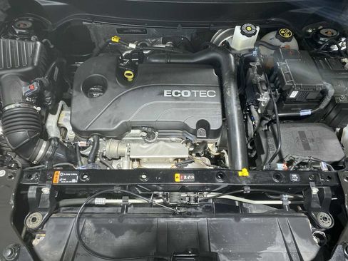 Used 2022 GMC Terrain SLT w/ Infotainment Package II image 9