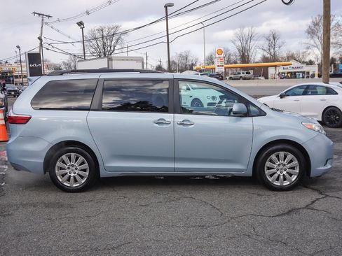 Used 2016 Toyota Sienna XLE image 19
