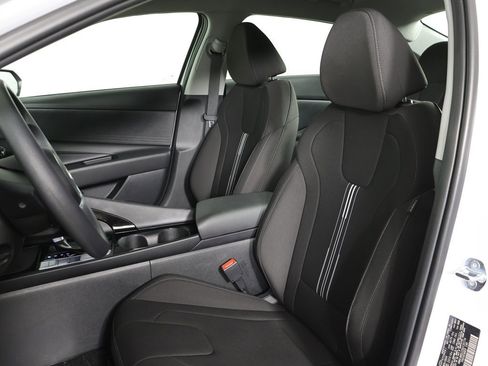 Used 2025 Hyundai Elantra Blue image 25