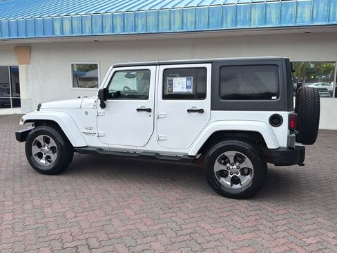 Used 2016 Jeep Wrangler Unlimited Sahara w/ Connectivity Group AWD/4WD image 3
