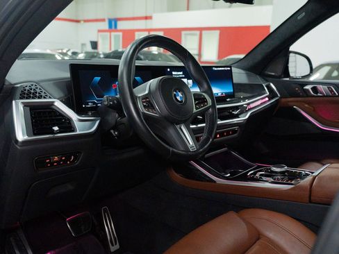 Used 2023 BMW X7 M60i image 23