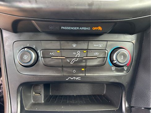 Used 2017 Ford Focus SE FWD image 23
