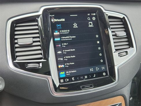 Used 2025 Volvo XC90 B6 Plus image 11