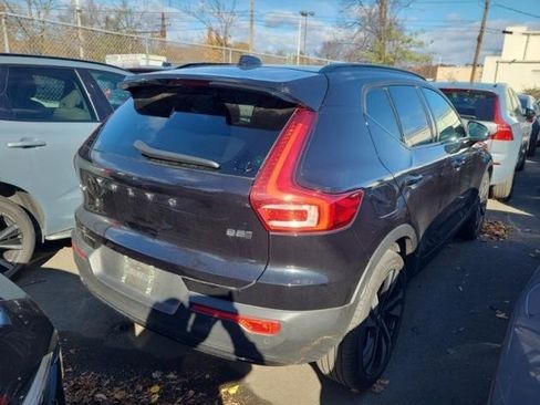 Used 2023 Volvo XC40 B5 Plus w/ Driver Assist Package image 4