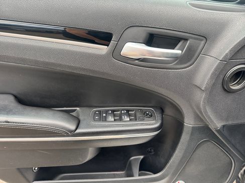 Used 2018 Chrysler 300 S w/ 300S Premium Group image 14