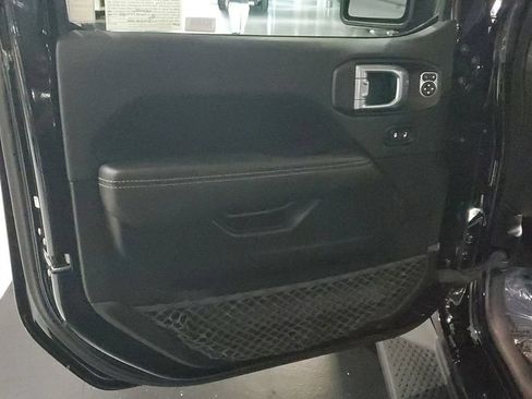 Used 2023 Jeep Wrangler Unlimited Sahara AWD/4WD image 19