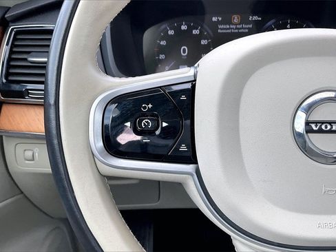 Used 2022 Volvo XC90 T6 Momentum w/ Advanced Package image 10