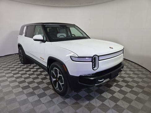 Used 2024 Rivian R1S Adventure AWD/4WD image 7
