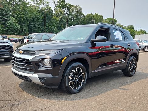 Used 2023 Chevrolet TrailBlazer LT w/ Convenience Package AWD/4WD image 3