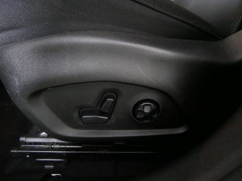 Used 2016 Jeep Renegade Latitude AWD/4WD image 17