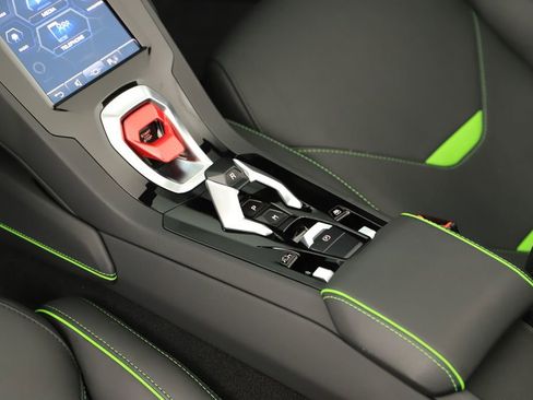 Used 2022 Lamborghini Huracan EVO RWD image 17