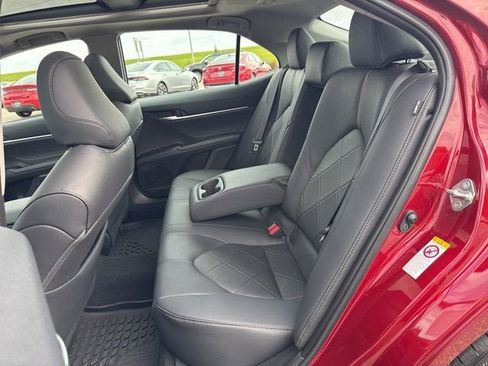 Used 2018 Toyota Camry XLE FWD image 14