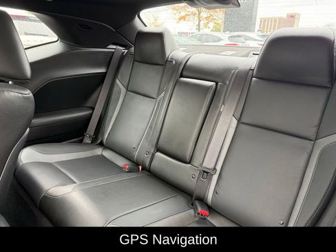 Used 2022 Dodge Challenger SXT w/ Plus Package image 7