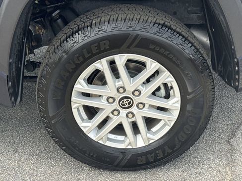 Used 2022 Toyota Tundra SR5 w/ Convenience Package RWD image 19