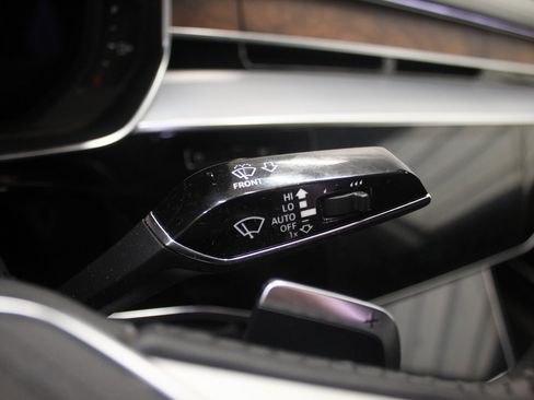 Used 2019 Audi A8 L 3.0T w/ Luxury Package image 18