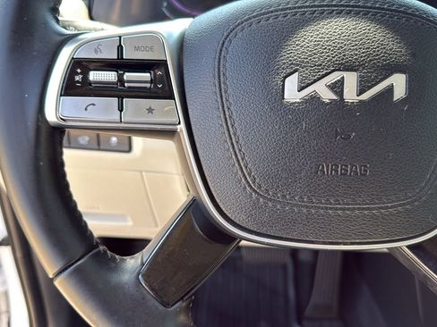 Used 2024 Kia Telluride EX w/ EX Captain's Chair Package FWD image 16