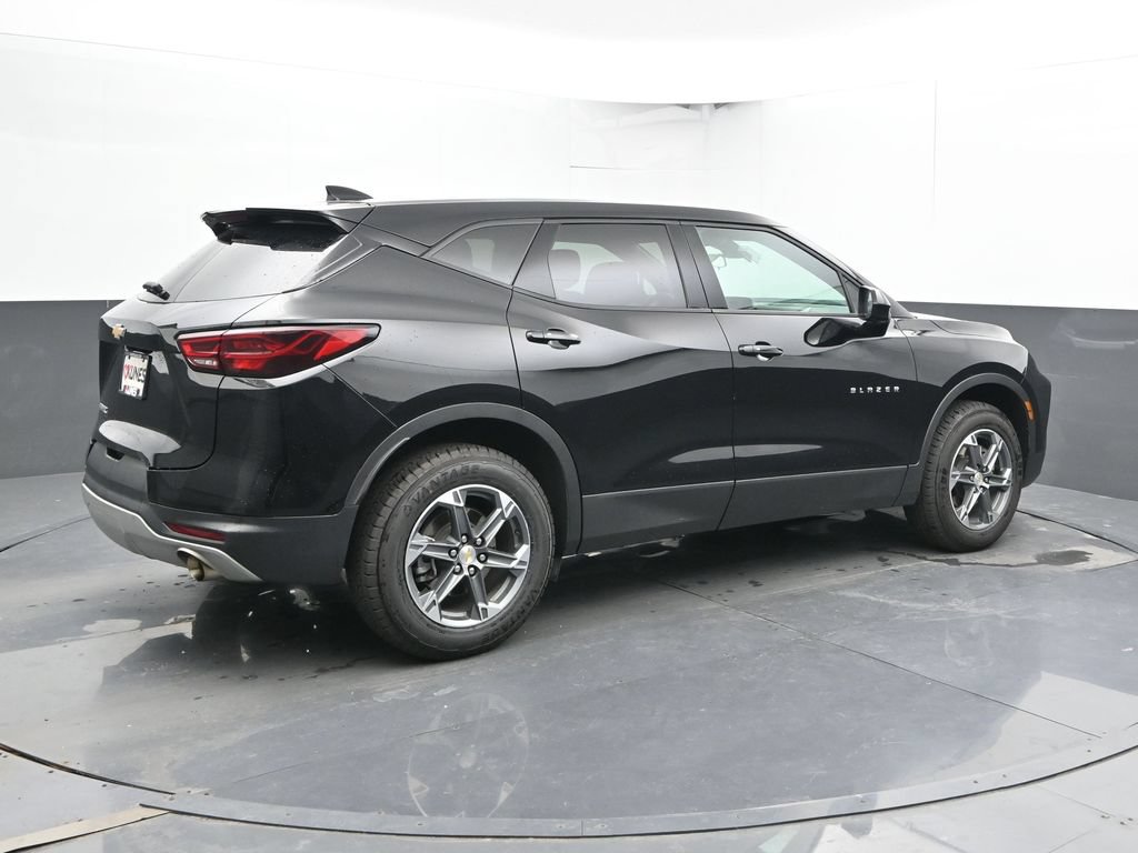 Used 2025 Chevrolet Blazer LT FWD image 3