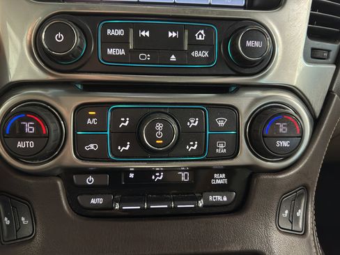 Used 2020 Chevrolet Suburban LT image 16