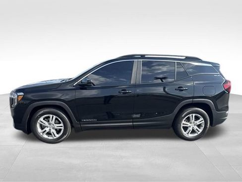 Used 2022 GMC Terrain SLE w/ Driver Convenience Package FWD image 4