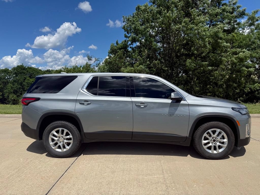 Used 2023 Chevrolet Traverse LS w/ Safety Package FWD image 2